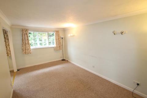 1 bedroom flat to rent, Limebush Close, New Haw KT15