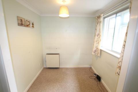 1 bedroom flat to rent, Limebush Close, New Haw KT15