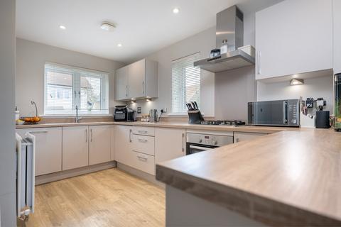6 Willow Street, Faygate, Horsham, RH12 0AY