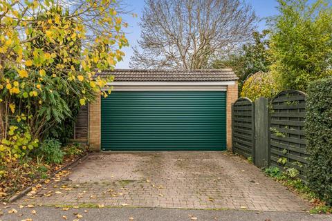 1 Badger Drive, Lightwater, GU18 5TS