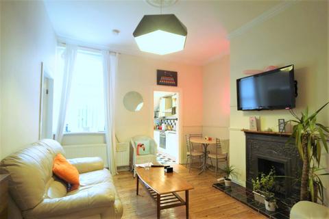 3 bedroom flat to rent, Third Avenue, Heaton