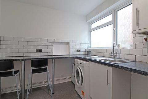 2 bedroom flat for sale, Station Road, Redhill