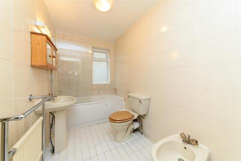 3 bedroom flat for sale, Long Lane, Finchley