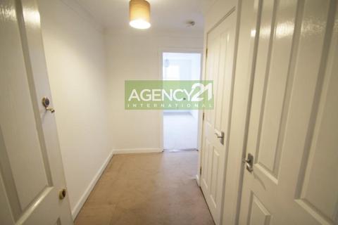 2 bedroom flat to rent, Heathside Close, Ilford, IG2