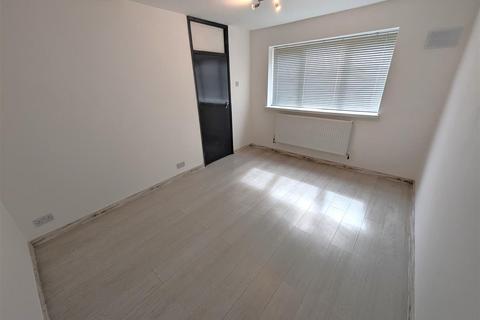 69 Willow Brook Road, Corby, NN17 2EE