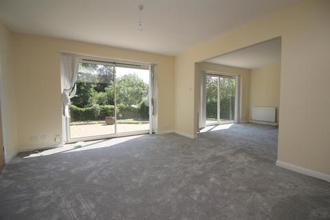 4 bedroom detached house to rent, Newlands Avenue, Radlett, Hertfordshire, WD7