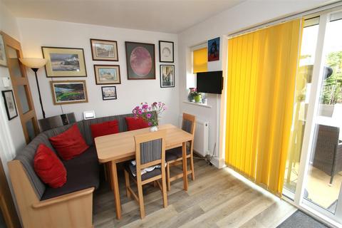 5 Chichester Close, Salisbury, SP2 8AQ
