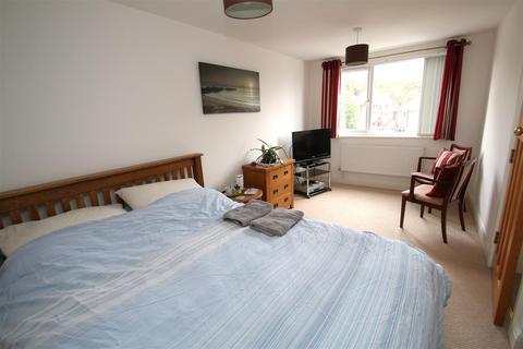 5 Chichester Close, Salisbury, SP2 8AQ