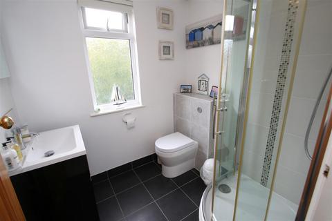 5 Chichester Close, Salisbury, SP2 8AQ