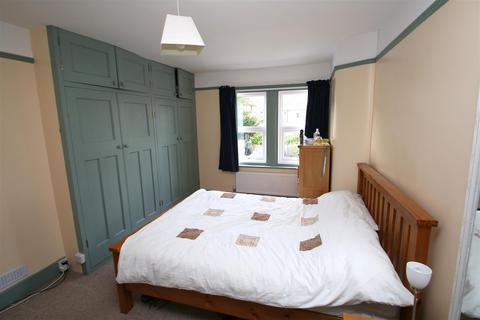5 Chichester Close, Salisbury, SP2 8AQ