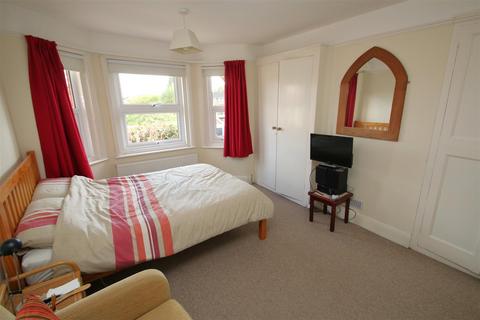 5 Chichester Close, Salisbury, SP2 8AQ