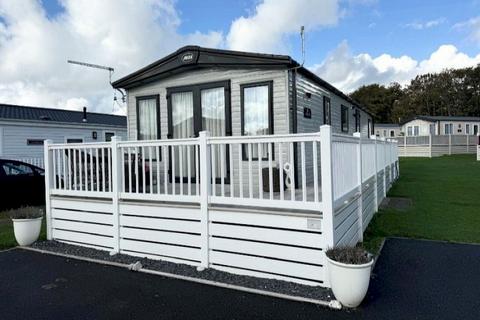 2 bedroom static caravan for sale, Solent Breezes Holiday Park, , Warsash SO31