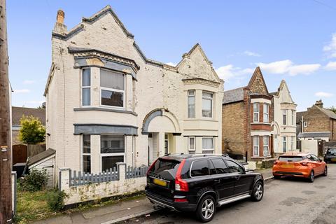 8 Balfour Road, Dover, CT16 2NQ