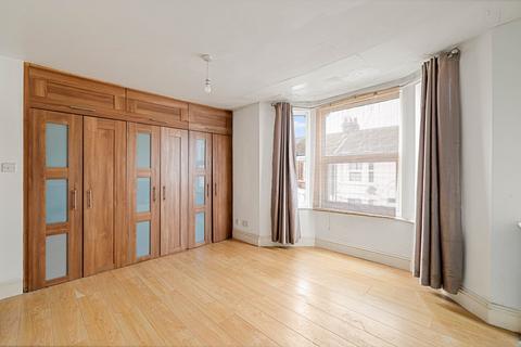 8 Balfour Road, Dover, CT16 2NQ