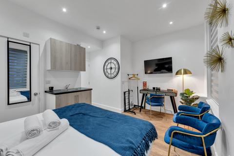 1 bedroom serviced apartment to rent, Broadway, London W13