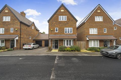 3 bedroom detached house for sale, Roman Way, Beckenham