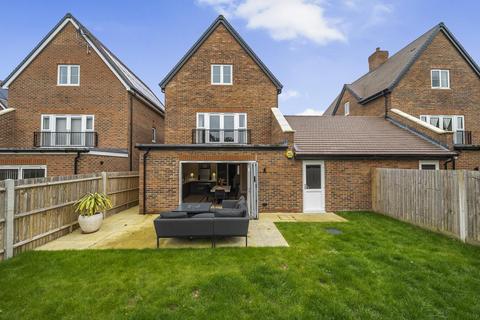 3 bedroom detached house for sale, Roman Way, Beckenham