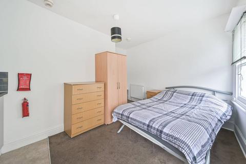 Studio to rent, Sumatra Road, West Hampstead, London, NW6