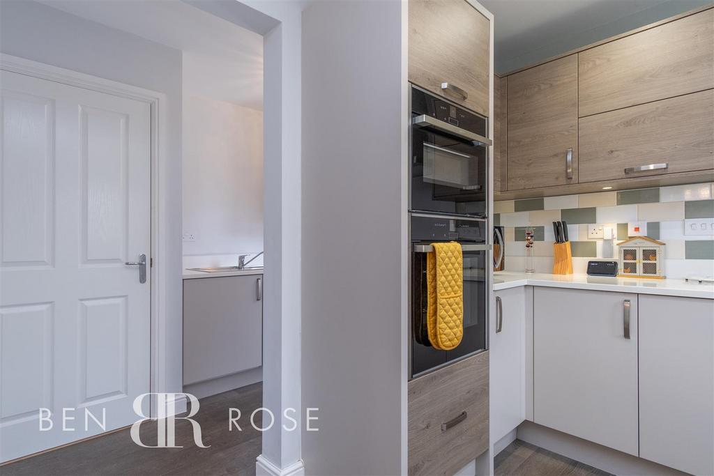 Kitchen/Utility Room