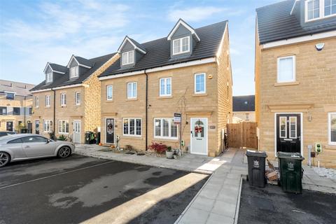 3 bedroom townhouse for sale, Stansfield Close, Bradford BD10