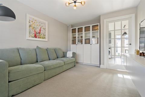 6 Stansfield Close, Bradford, BD10 0EN