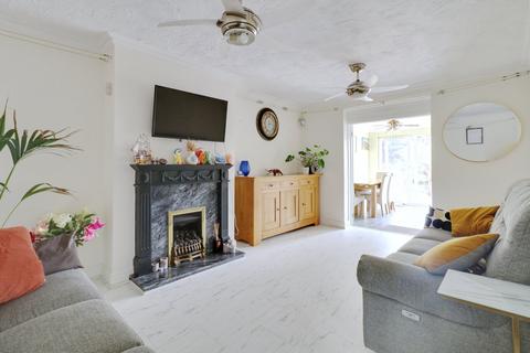 3 bedroom end of terrace house for sale, Church View, South Ockendon RM15