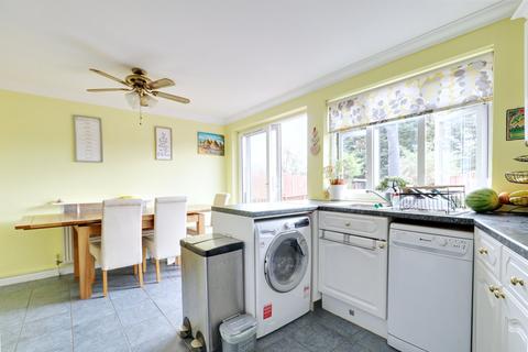17 Church View, Aveley, South Ockendon, RM15 4LH