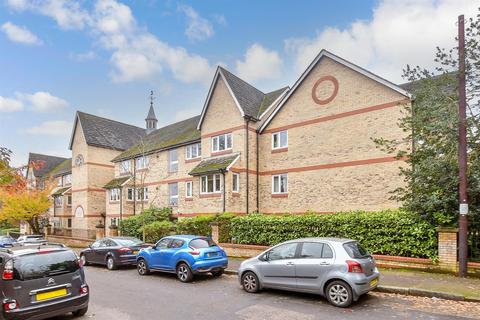 2 bedroom ground floor flat for sale, Grange Avenue, Woodford Green, Essex