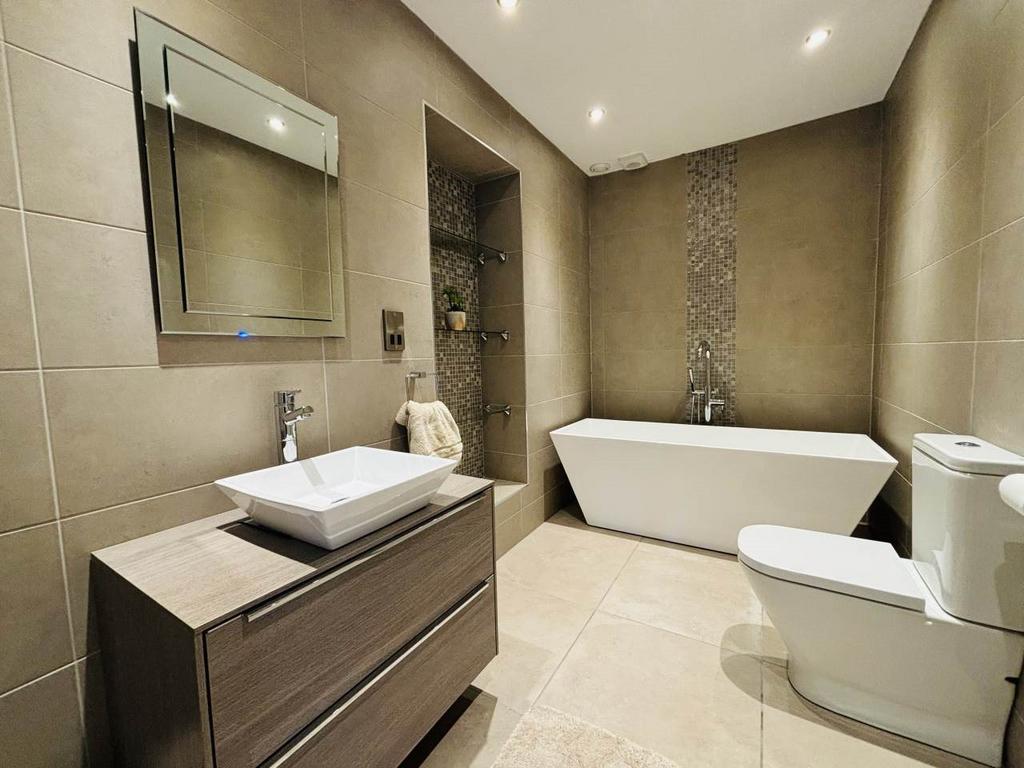 Bathroom Taycregan