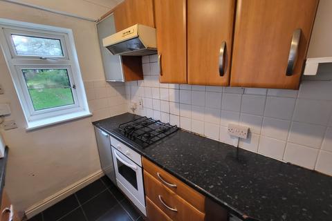 3 bedroom semi-detached house to rent, Luton LU4