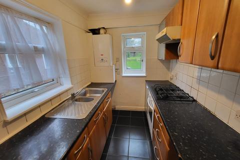 3 bedroom semi-detached house to rent, Luton LU4