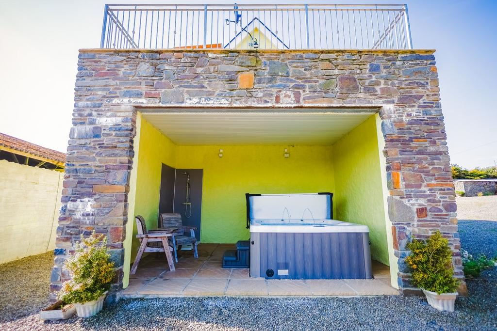 Sheltered Hot Tub Area