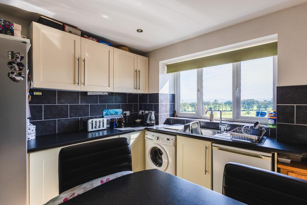 Kitchen/Dining Room 1