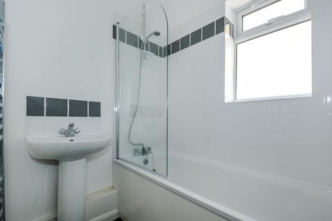 2 bedroom flat to rent, Fenwick Road Peckham Rye SE15