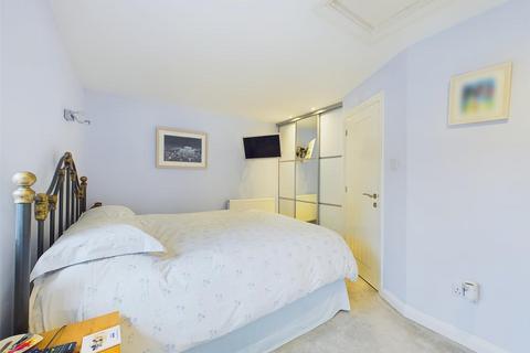 11 Drivemoor, Abbeydale, Gloucester, GL4 5XP