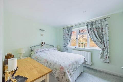 11 Drivemoor, Abbeydale, Gloucester, GL4 5XP