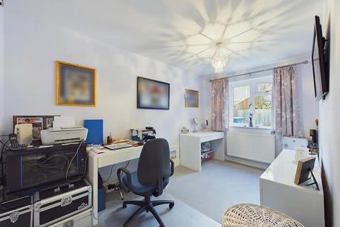 11 Drivemoor, Abbeydale, Gloucester, GL4 5XP
