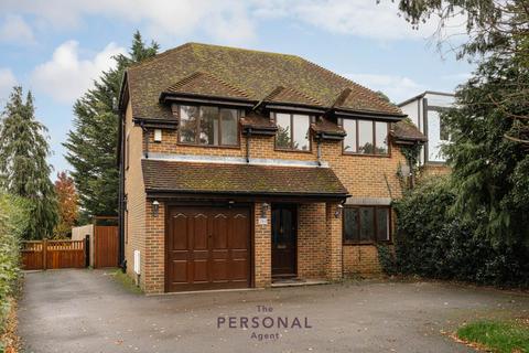 4 bedroom detached house to rent, Chessington Road, West Ewell