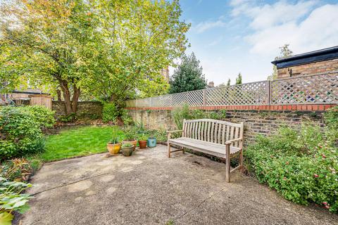 2 bedroom flat for sale, Streatley Road, London, NW6