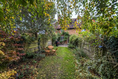 2 bedroom terraced house for sale, Kings Road, Surrey GU7