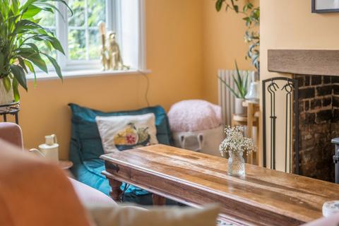 103 Kings Road, Godalming, GU7 3EU