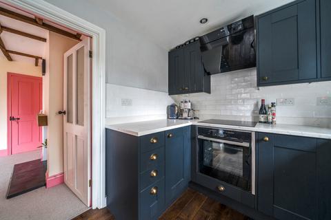 103 Kings Road, Godalming, GU7 3EU