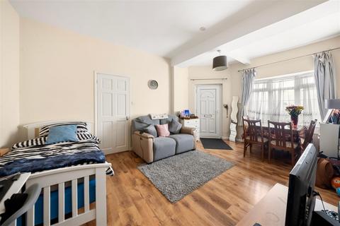 1 bedroom maisonette for sale, Hounslow Road, Twickenham TW2