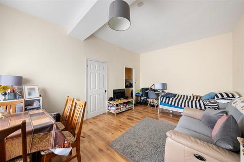 1 bedroom maisonette for sale, Hounslow Road, Twickenham TW2