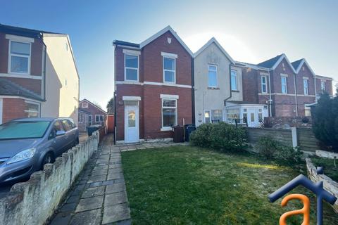 2 bedroom semi-detached house to rent, Thornton Road, Southport