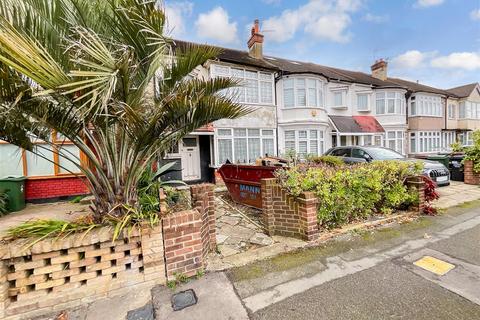 3 bedroom terraced house for sale, Ainslie Wood Gardens, Chingford