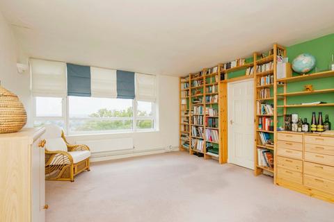 2 bedroom flat for sale, Leigham Court Road, London SW16