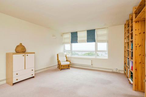 2 bedroom flat for sale, Leigham Court Road, London SW16