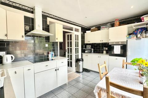 15 North Close, Chigwell, IG7 4NJ