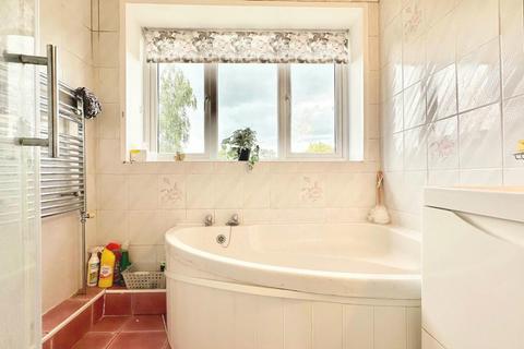 15 North Close, Chigwell, IG7 4NJ